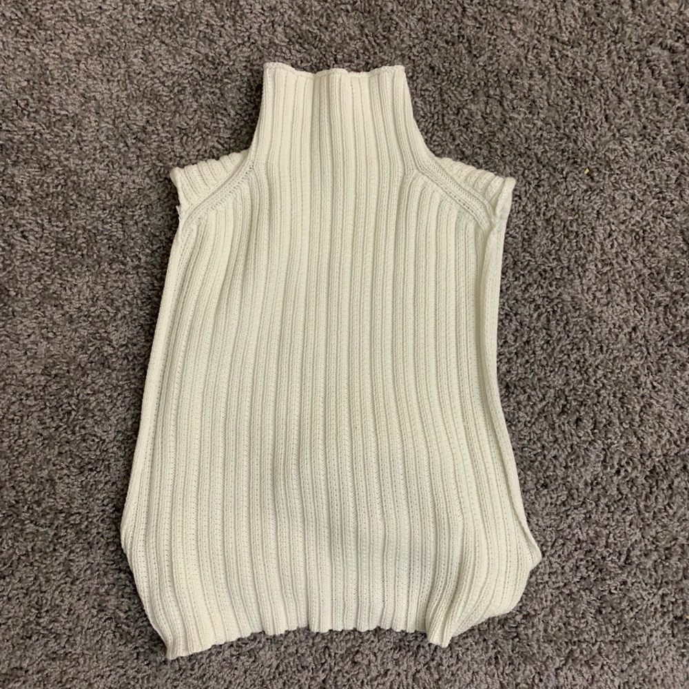 Turtle neck sleeveless sweater tank